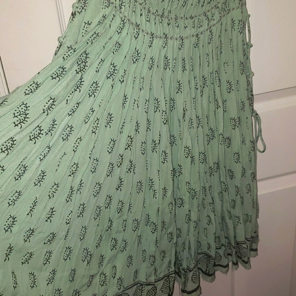 NWOT Free People  whimsical  dress with laces up the side.  Size M. NWOT - Picture 2 of 7